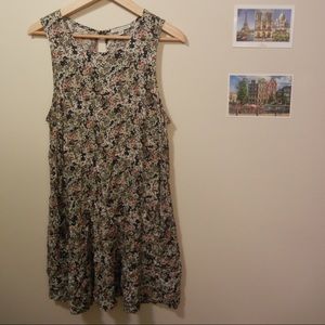 Pretty Floral sleeveless dress *with pockets*